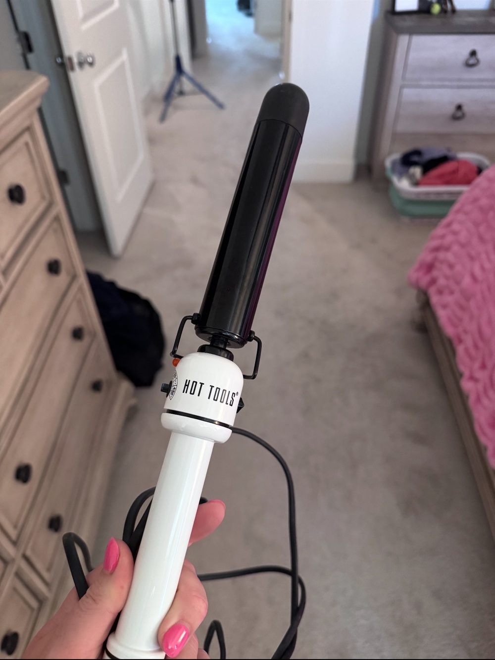 HOT TOOLS White and Black 1" Curling Iron